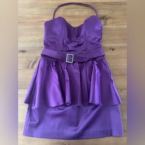 Very 80s cocktail dress! Great for a fun 80s themed party.